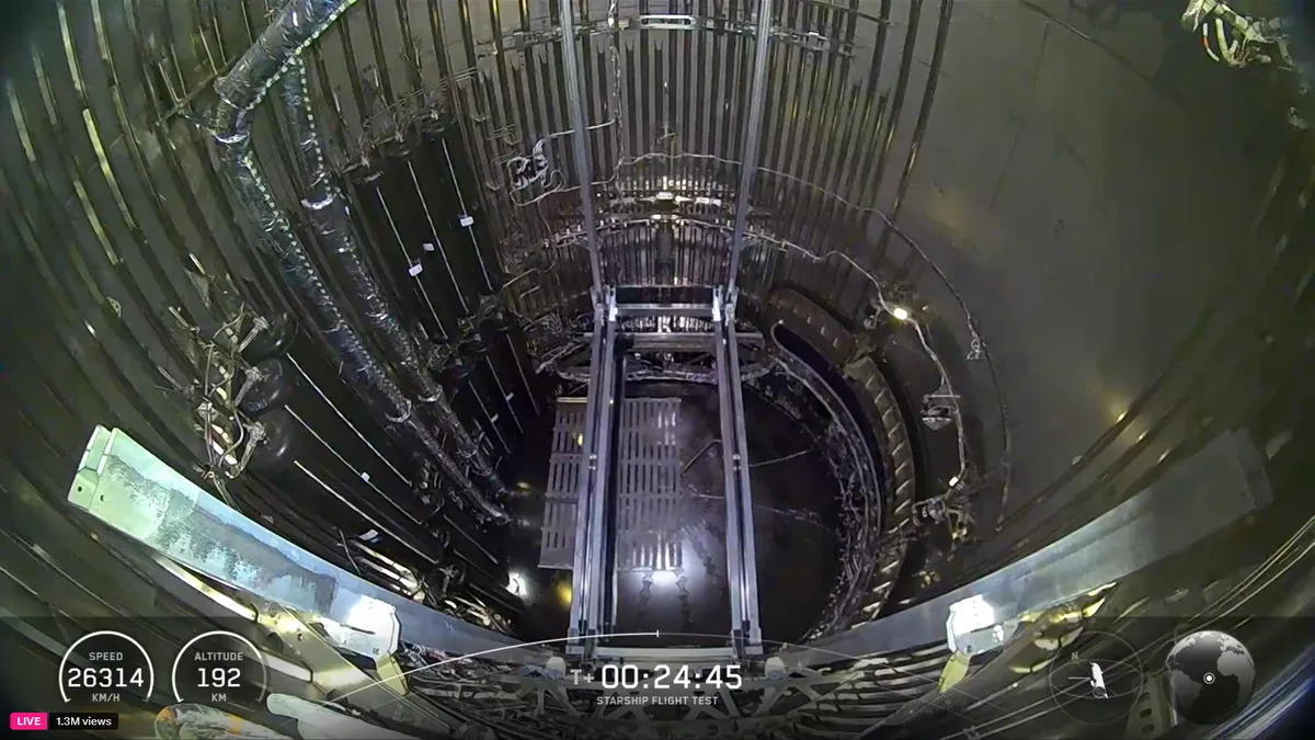 [Image: Starship%2010%20cargo%20bay.webp]